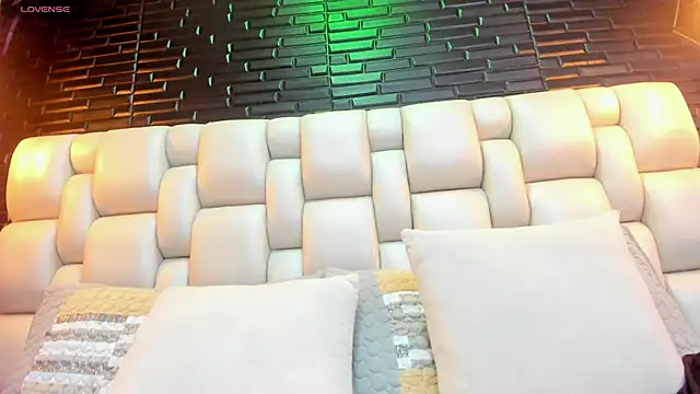 Snapshot of Salo_Heaven chatting on November 28, 2025, 1:55 pm Salo Heaven online show from November 28, 2025, 1:55 pm