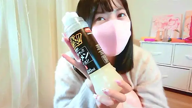 MOMO ROSE online show from September 22, 2025, 8:15 pm