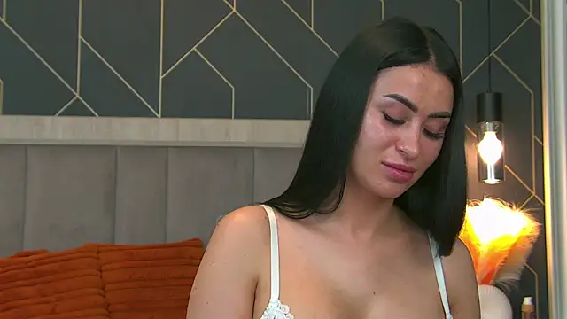 EmyLaveau online show from April 20, 2026, 5:21 am