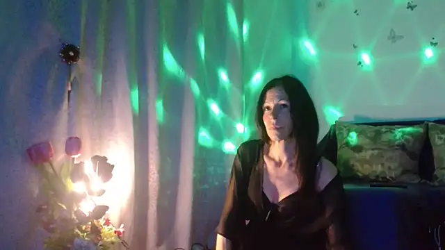 ElysaSun online show from October 4, 2025, 5:47 pm