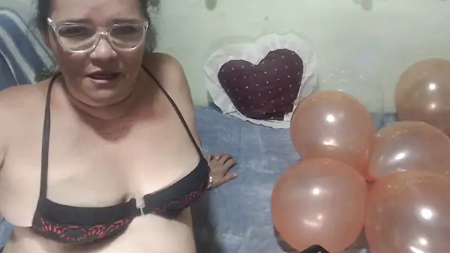 Snapshot of selenax2023 chatting on October 19, 2025, 3:53 am selenax2023 online show from October 19, 2025, 3:53 am