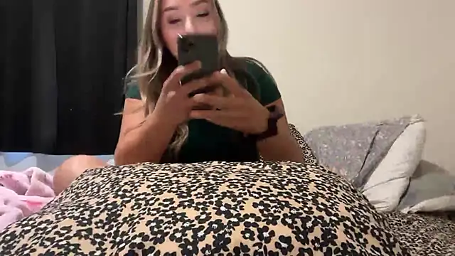 Snapshot of lustfulsmiles chatting on May 11, 2026, 4:04 pm lustfulsmiles online show from May 11, 2026, 4:04 pm