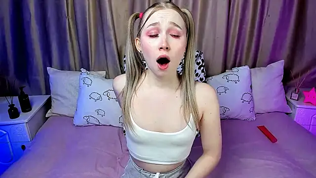 Snapshot of LilyStarlight chatting on March 17, 2025, 6:40 am LilyStarlight online show from March 17, 2025, 6:40 am