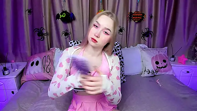 Snapshot of LilyStarlight chatting on October 31, 2025, 3:36 am LilyStarlight online show from October 31, 2025, 3:36 am