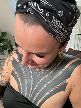 InkedBiitch online show from November 4, 2025, 8:40 am