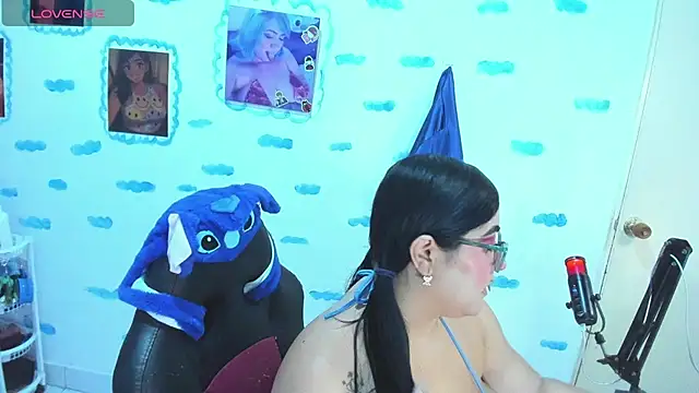 Snapshot of OnlyBluex chatting on December 19, 2025, 2:04 am OnlyBluex online show from December 19, 2025, 2:04 am