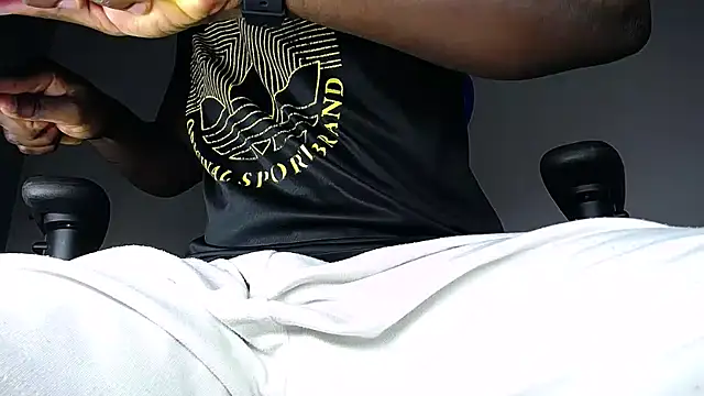 MAXJONES 2 online show from February 8, 2026, 3:32 pm