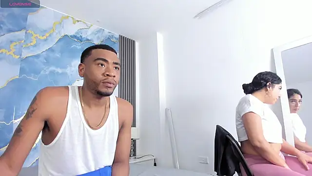 Snapshot of Kylieandjhonny chatting on December 4, 2025, 8:19 pm Kylieandjhonny online show from December 4, 2025, 8:19 pm