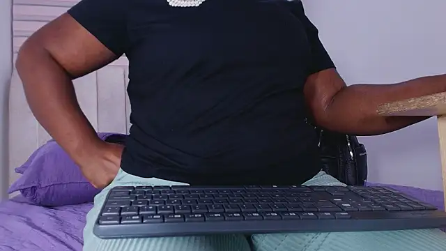 Snapshot of _ebony-queen_ chatting on February 10, 2026, 3:05 am ebony-queen online show from February 10, 2026, 3:05 am