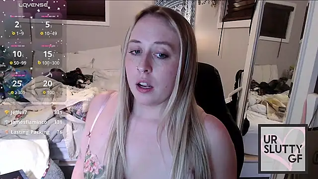 Snapshot of ursluttygf chatting on December 28, 2024, 4:41 am ursluttygf online show from December 28, 2024, 4:41 am