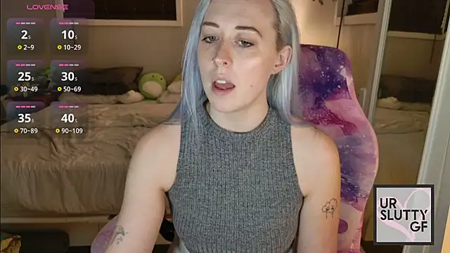 Snapshot of ursluttygf chatting on July 3, 2026, 8:15 pm ursluttygf online show from July 3, 2026, 8:15 pm