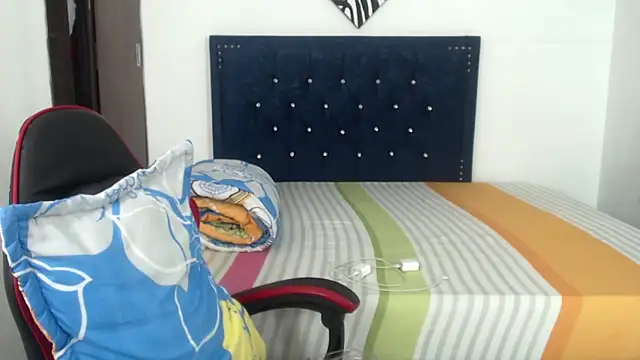 QueenSquirt  online show from March 7, 2026, 7:52 pm