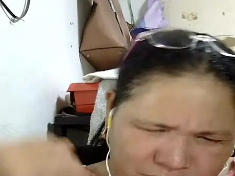 Snapshot of hotwet_mama4uxx chatting on February 14, 2026, 1:44 pm hotwet mama4uxx online show from February 14, 2026, 1:44 pm