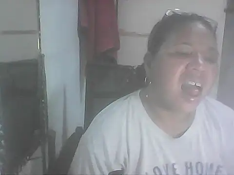 Snapshot of hotwet_mama4uxx chatting on October 19, 2025, 12:30 pm hotwet mama4uxx online show from October 19, 2025, 12:30 pm