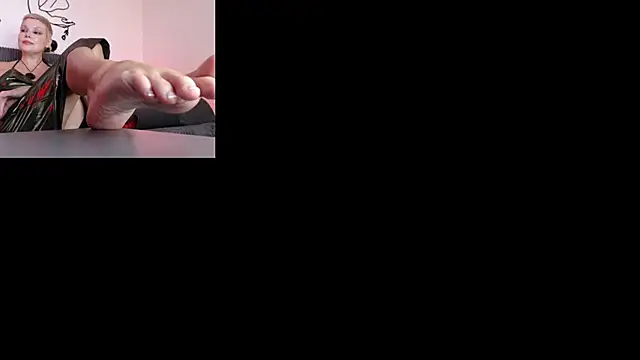 Snapshot of MadameKatrina chatting on April 24, 2026, 11:01 am MadameKatrina online show from April 24, 2026, 11:01 am