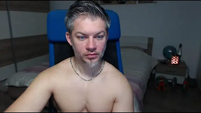 Snapshot of RobbyShawz chatting on February 16, 2025, 5:15 am RobbyShawz online show from February 16, 2025, 5:15 am