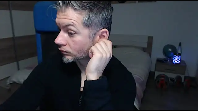 Snapshot of RobbyShawz chatting on February 14, 2025, 9:34 am RobbyShawz online show from February 14, 2025, 9:34 am