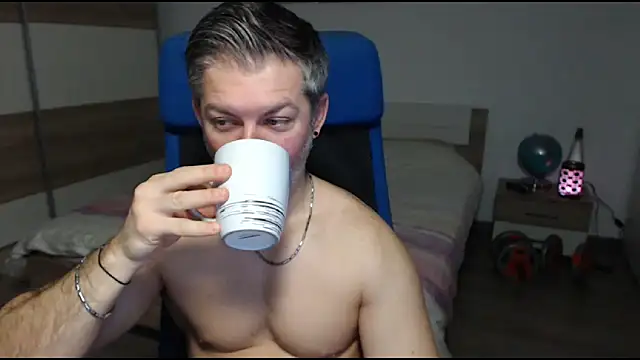 Snapshot of RobbyShawz chatting on February 18, 2025, 6:15 am RobbyShawz online show from February 18, 2025, 6:15 am