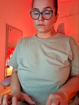 Snapshot of MariaPau_83 chatting on October 4, 2025, 12:34 am MariaPau 83 online show from October 4, 2025, 12:34 am