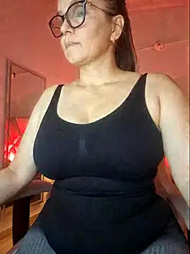 Snapshot of MariaPau_83 chatting on October 18, 2025, 12:23 am MariaPau 83 online show from October 18, 2025, 12:23 am