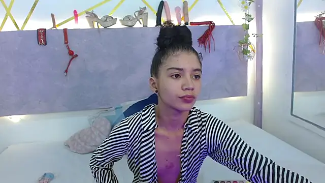 Snapshot of Sweetcristin chatting on September 29, 2025, 1:12 am Sweetcristin online show from September 29, 2025, 1:12 am
