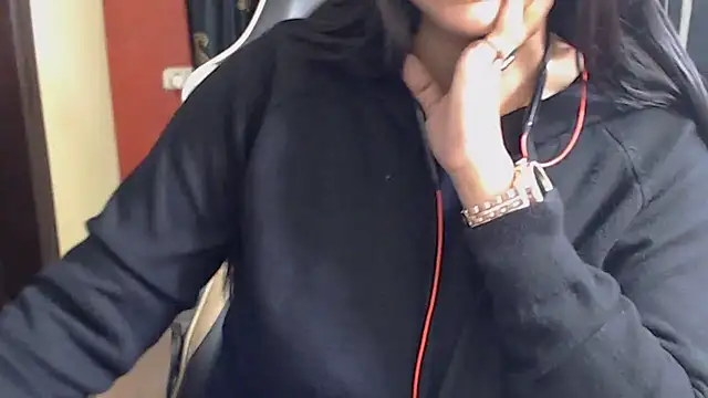 Snapshot of Naiaa-mylove chatting on December 21, 2025, 10:06 am Naiaa-mylove online show from December 21, 2025, 10:06 am