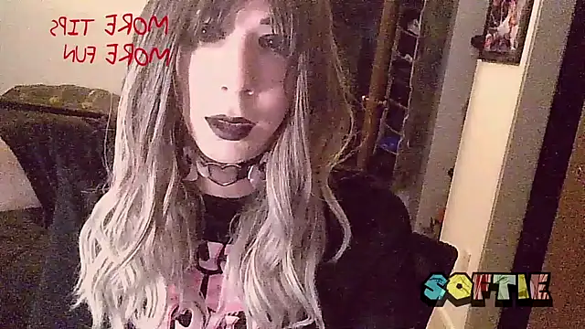 crystalxh online show from April 10, 2026, 11:34 pm