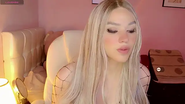 Snapshot of EvaEvangeline chatting on March 18, 2025, 10:28 am EvaEvangeline online show from March 18, 2025, 10:28 am
