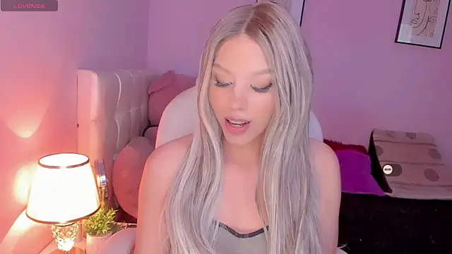 Snapshot of EvaEvangeline chatting on February 26, 2025, 4:38 pm EvaEvangeline online show from February 26, 2025, 4:38 pm