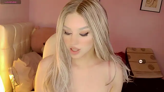 Snapshot of EvaEvangeline chatting on March 19, 2025, 8:55 am EvaEvangeline online show from March 19, 2025, 8:55 am