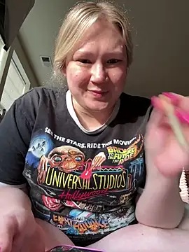 Snapshot of PiggyRose chatting on April 15, 2026, 10:32 pm PiggyRose online show from April 15, 2026, 10:32 pm