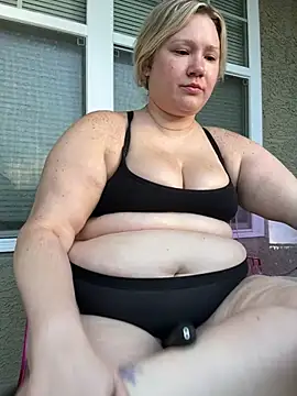 PiggyRose online show from August 5, 2026, 11:32 pm