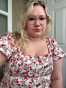 PiggyRose online show from July 24, 2026, 10:50 pm