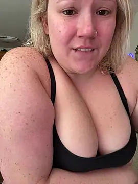 PiggyRose online show from July 17, 2026, 8:39 pm