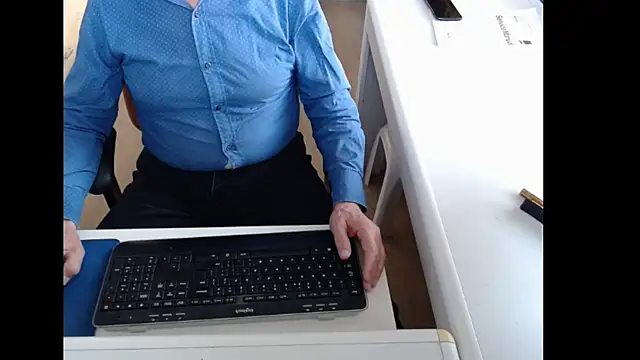 dutchpornking online show from April 15, 2026, 6:41 am