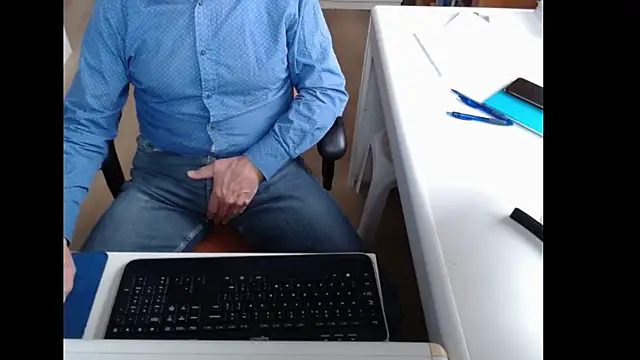 dutchpornking online show from October 29, 2025, 8:46 am