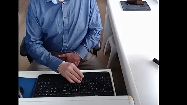 Snapshot of dutchpornking chatting on April 24, 2026, 6:37 am dutchpornking online show from April 24, 2026, 6:37 am