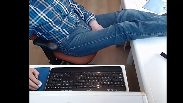 dutchpornking online show from March 8, 2025, 3:02 pm