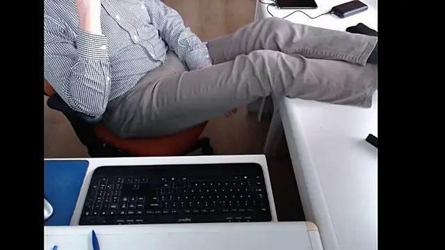 Snapshot of dutchpornking chatting on May 6, 2026, 6:23 pm dutchpornking online show from May 6, 2026, 6:23 pm
