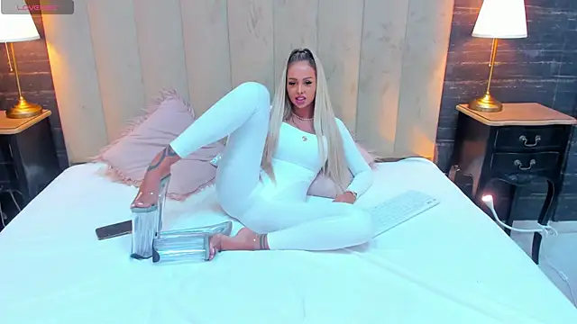 Snapshot of MelanieLexxx chatting on December 19, 2024, 6:45 pm MelanieLexxx online show from December 19, 2024, 6:45 pm