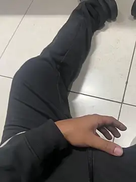 Snapshot of luciferdxm5 chatting on February 24, 2025, 3:44 am luciferdxm5 online show from February 24, 2025, 3:44 am