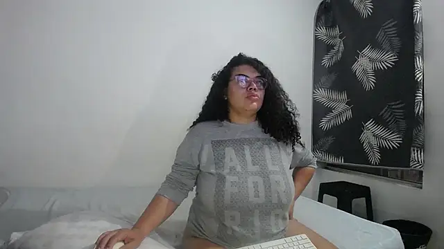 mabigomez00 online show from April 4, 2026, 9:16 am