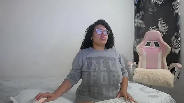 mabigomez00 online show from March 18, 2026, 9:12 am