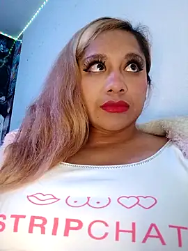 Snapshot of PokeGirld chatting on November 12, 2025, 3:32 am PokeGirld online show from November 12, 2025, 3:32 am