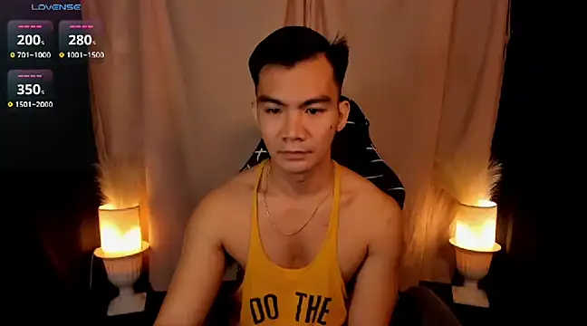 000batman000 online show from February 5, 2025, 2:08 am