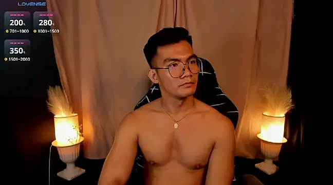 000batman000 online show from February 19, 2025, 4:44 am