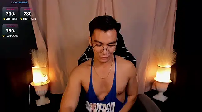 000batman000 online show from February 7, 2025, 4:14 pm