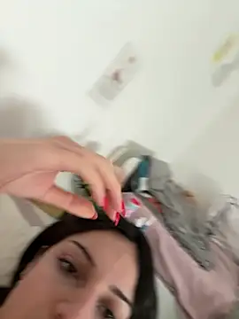 Prettylilgirll online show from May 23, 2026, 3:44 pm