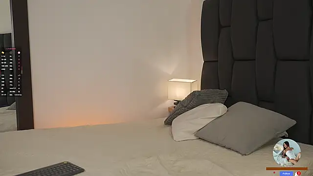 MelisaLopez  online show from November 6, 2025, 12:31 pm