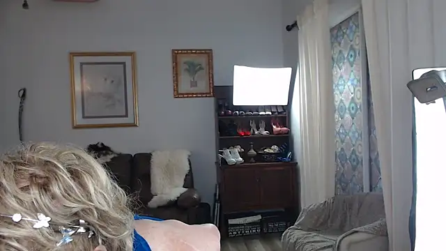 SindeeDix online show from September 18, 2025, 2:53 pm